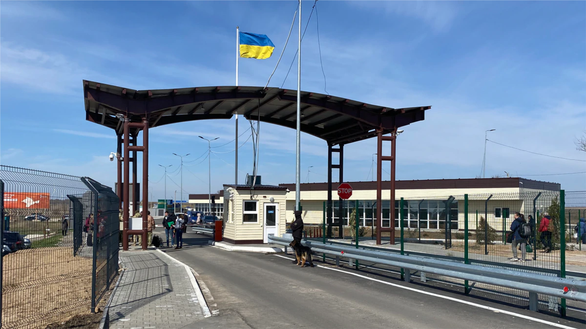 В українського омбудсмена повідомили про порушення на адмінкордоні Криму з Херсонщиною