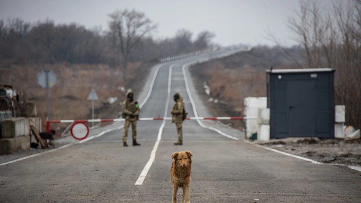 бойовики продовжують блокувати дорожні коридори навпроти КПВВ на Донбасі