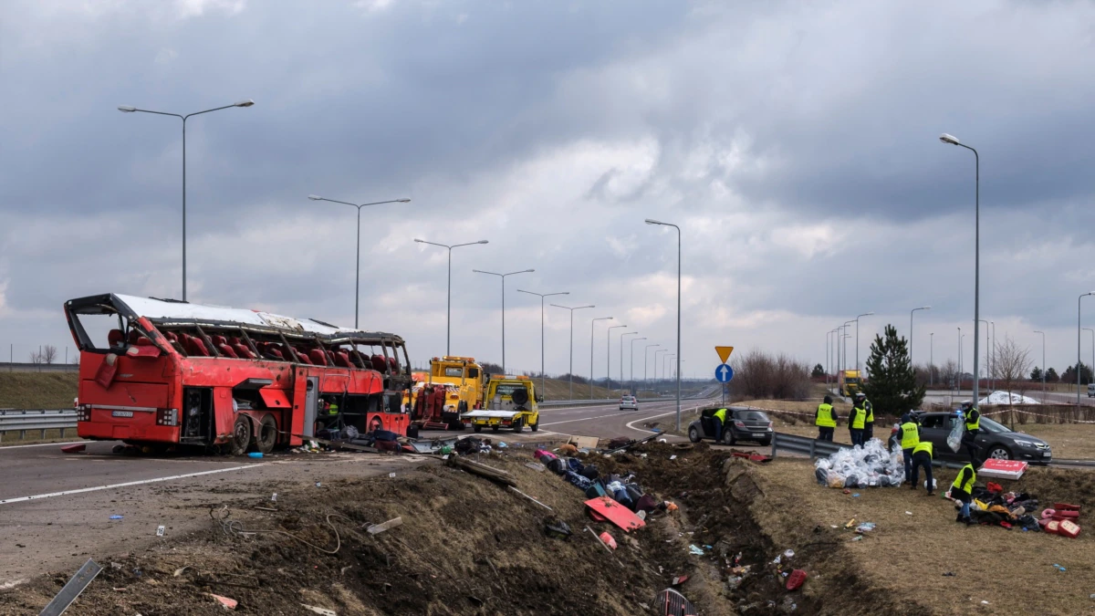 У Польщі впав із дороги український автобус, щонайменше 6 загиблих, десятки травмованих